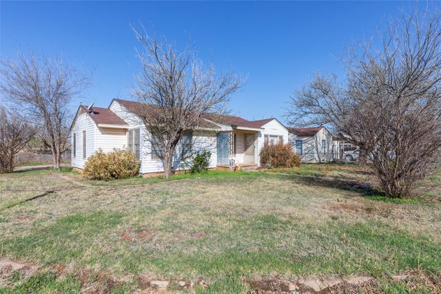 1304 Westover Drive, Anson, TX 79501