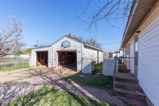 1304 Westover Drive, Anson, TX 79501
