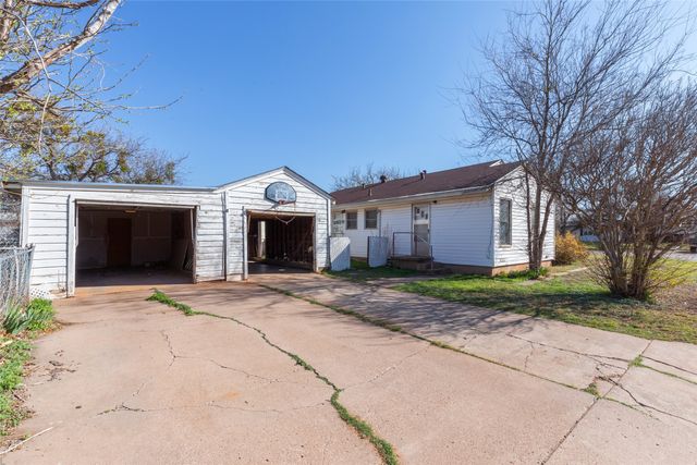 1304 Westover Drive, Anson, TX 79501
