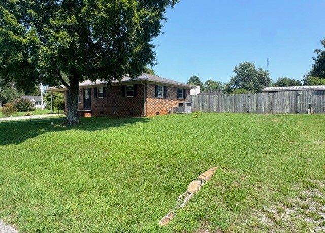 103 Garden St, Estill Springs, TN 37330