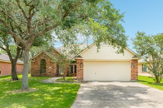 228 Mango Street, Lake Jackson, TX 77566