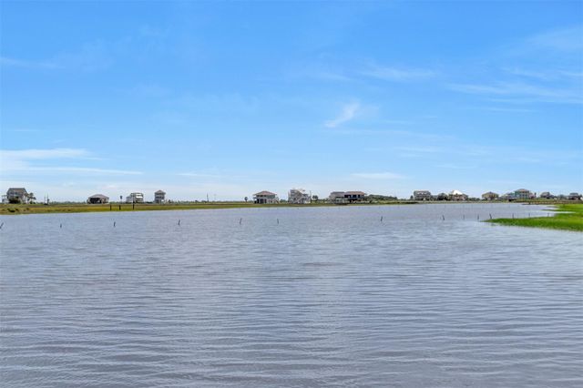 18515 Shaman Drive, Galveston, TX 77554