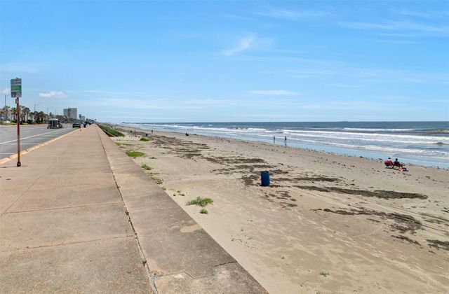 18515 Shaman Drive, Galveston, TX 77554