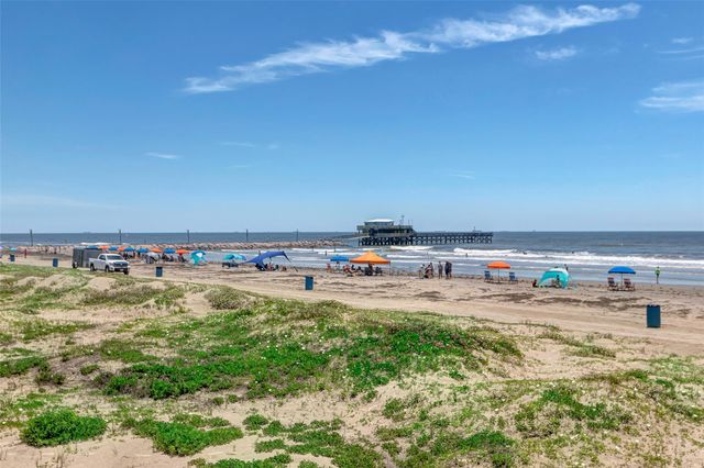 18515 Shaman Drive, Galveston, TX 77554