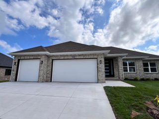 2090 North Silver Charm Avenue, Springfield, MO 65802