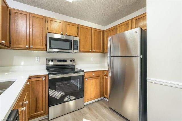 6000 Southcrest Drive, Clemmons, NC 27012