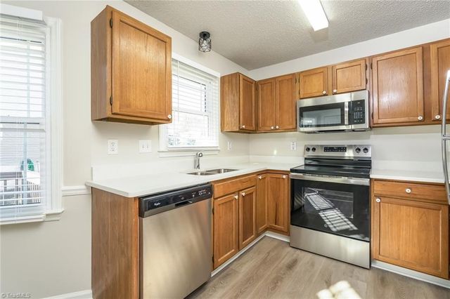 6000 Southcrest Drive, Clemmons, NC 27012