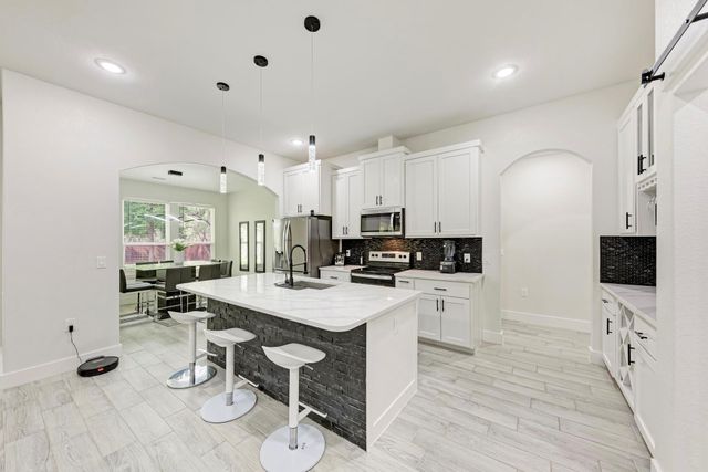 116 Mokulua LN, Bastrop, TX 78602