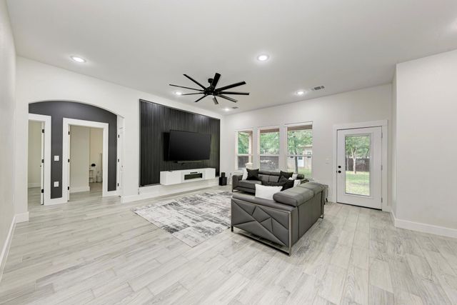 116 Mokulua LN, Bastrop, TX 78602