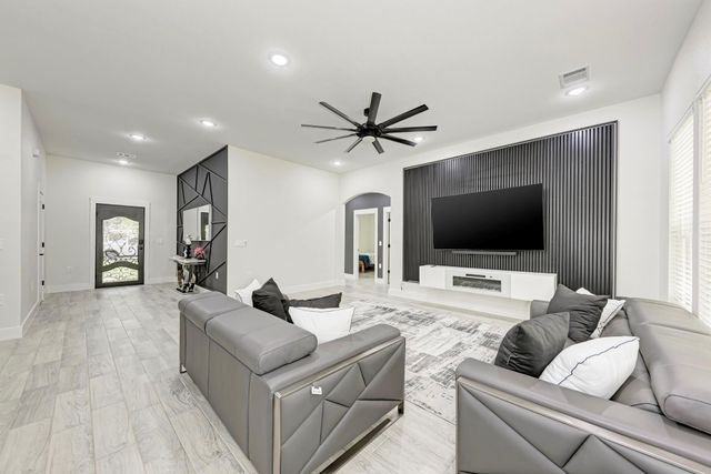 116 Mokulua LN, Bastrop, TX 78602