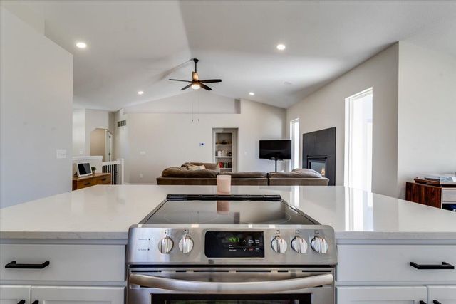 422 W Tuscany Dr, Andover, KS 67002