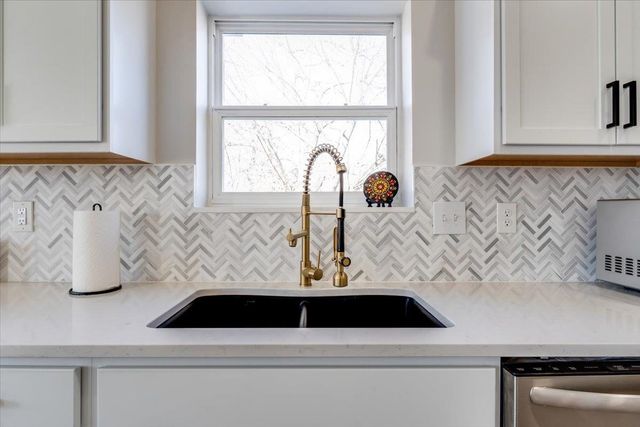 422 W Tuscany Dr, Andover, KS 67002