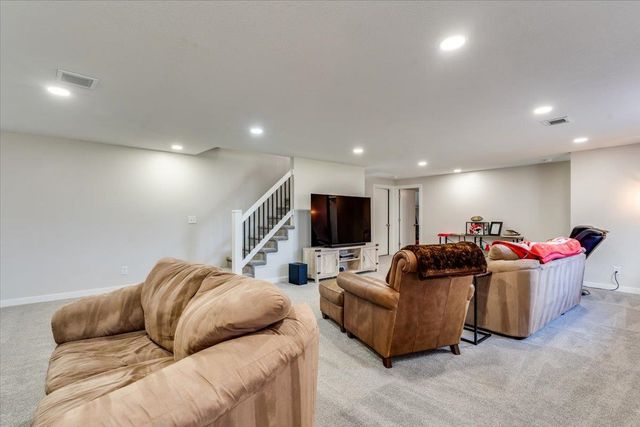 422 W Tuscany Dr, Andover, KS 67002