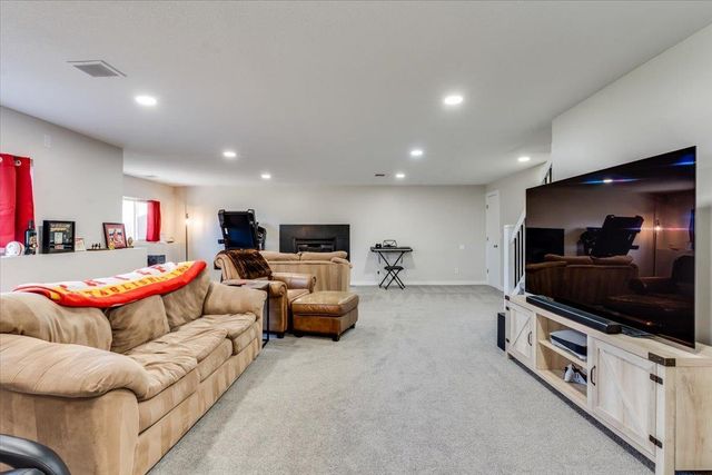 422 W Tuscany Dr, Andover, KS 67002