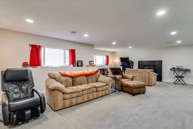 422 W Tuscany Dr, Andover, KS 67002