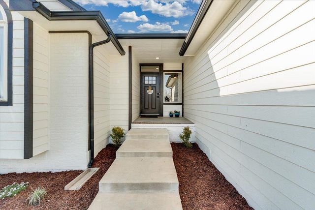 422 W Tuscany Dr, Andover, KS 67002