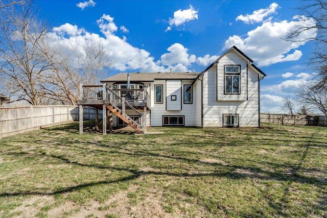 422 W Tuscany Dr, Andover, KS 67002