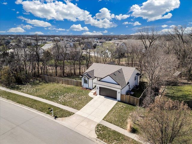 422 W Tuscany Dr, Andover, KS 67002