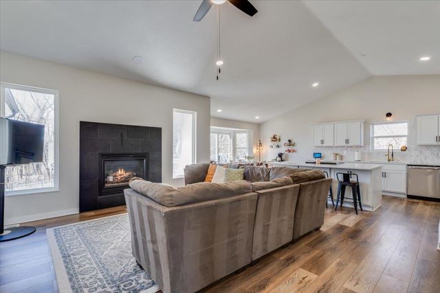 422 W Tuscany Dr, Andover, KS 67002