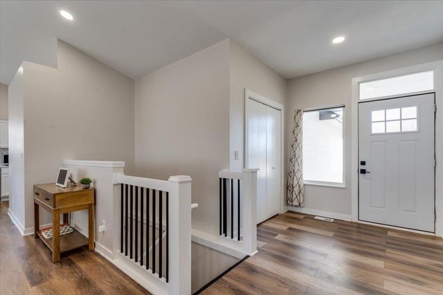 422 W Tuscany Dr, Andover, KS 67002