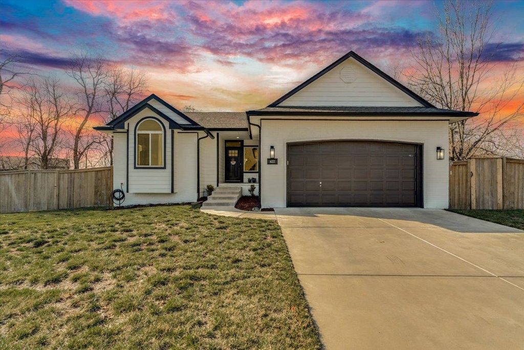 422 W Tuscany Dr, Andover, KS 67002