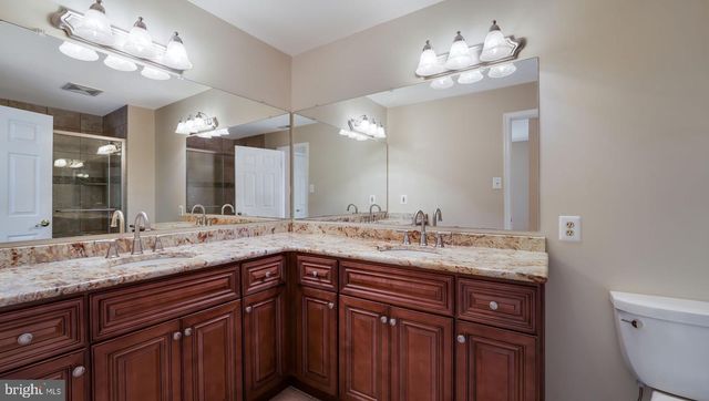 907 DIAMOND DR, Newtown, PA 18940