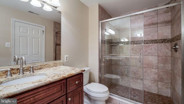 907 DIAMOND DR, Newtown, PA 18940