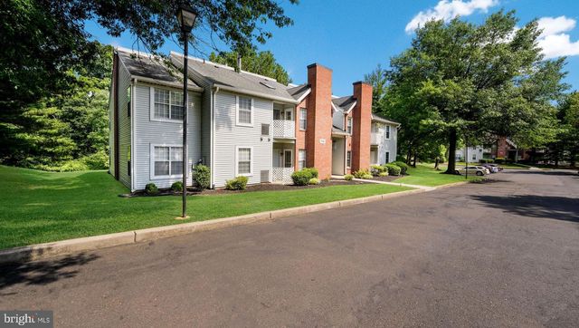 907 DIAMOND DR, Newtown, PA 18940