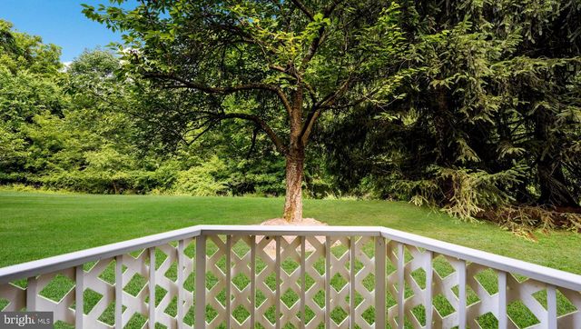 907 DIAMOND DR, Newtown, PA 18940