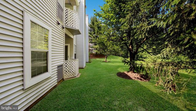 907 DIAMOND DR, Newtown, PA 18940