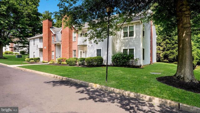 907 DIAMOND DR, Newtown, PA 18940