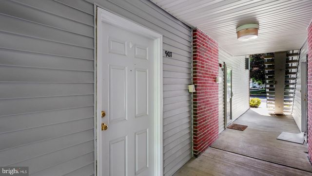 907 DIAMOND DR, Newtown, PA 18940