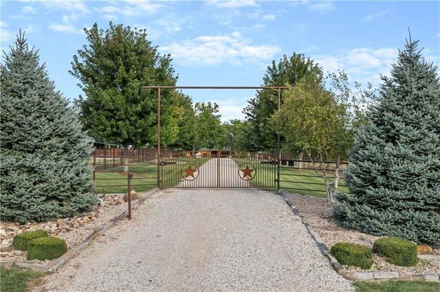 25345 Harmony Road, Paola, KS 66071