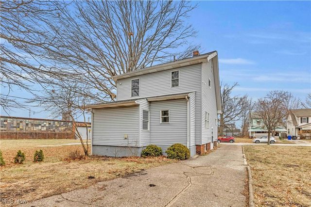 1698 Wickford Road, Cleveland, OH 44112