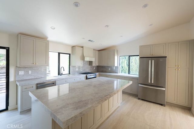 2217 Loma Verde Dr A, Fullerton, CA 93833