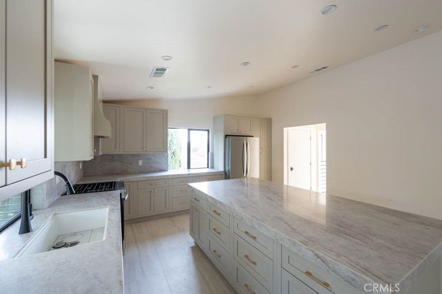 2217 Loma Verde Dr A, Fullerton, CA 93833