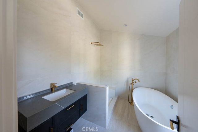 2217 Loma Verde Dr A, Fullerton, CA 93833