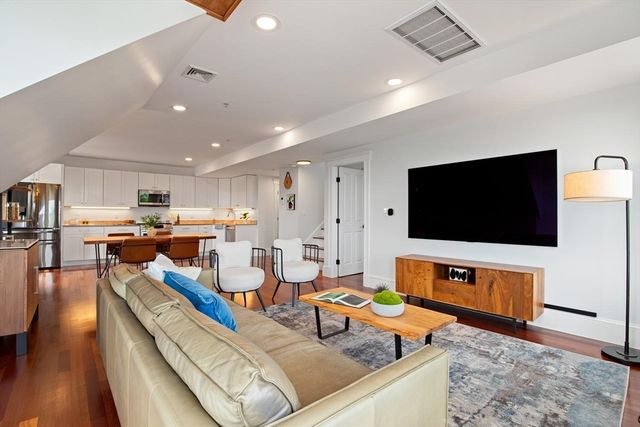 6 Highland Ave 3, Somerville, MA 02143