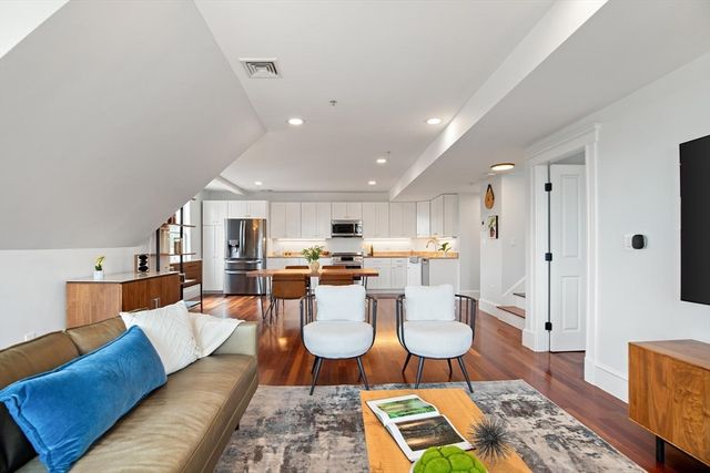 6 Highland Ave 3, Somerville, MA 02143