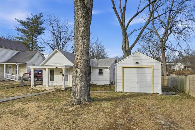 1020 Randolph Street, Leavenworth, KS 66048