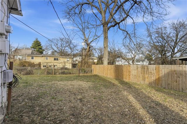 1020 Randolph Street, Leavenworth, KS 66048