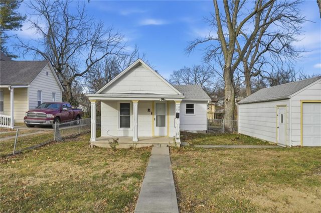 1020 Randolph Street, Leavenworth, KS 66048