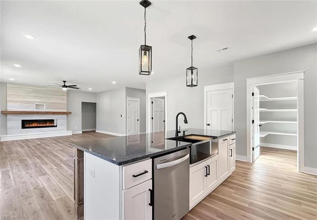 305 Spinnaker ST, Elizabeth City, NC 27909