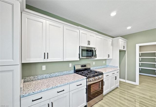 305 Spinnaker ST, Elizabeth City, NC 27909