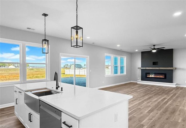 305 Spinnaker ST, Elizabeth City, NC 27909