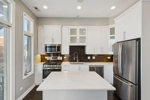 937 N Willard Court 2, Chicago, IL 60642