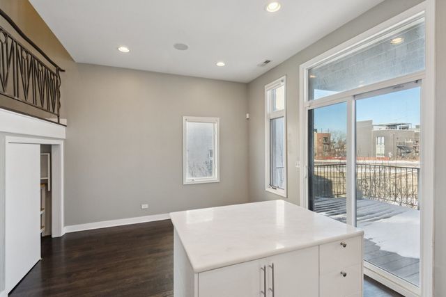 937 N Willard Court 2, Chicago, IL 60642