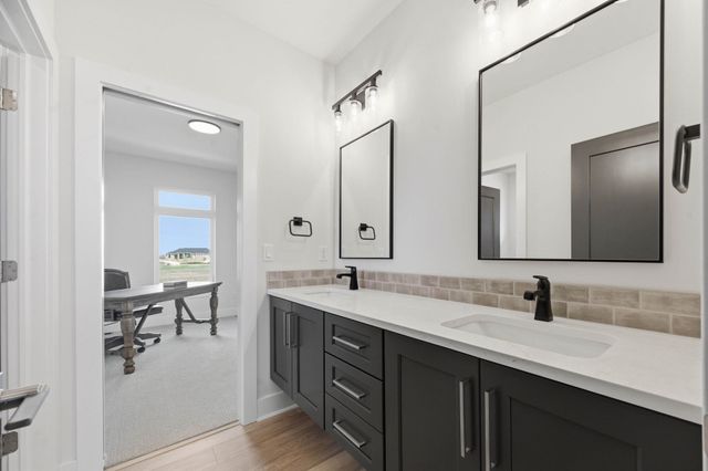 8263 W Mossy Stone, Maize, KS 67101