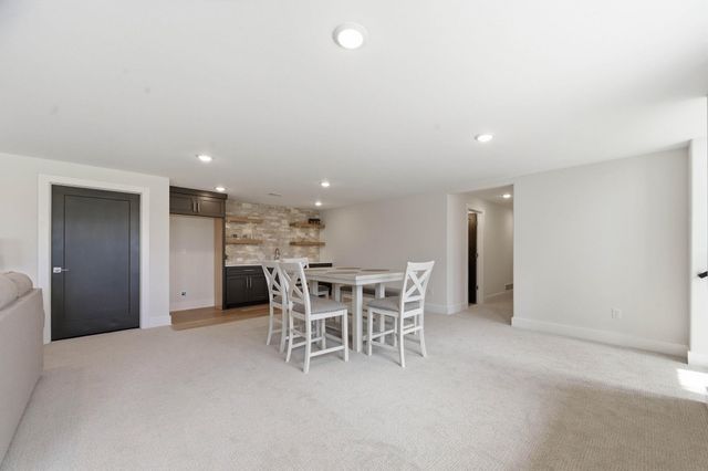 8263 W Mossy Stone, Maize, KS 67101