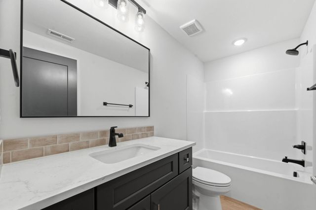 8263 W Mossy Stone, Maize, KS 67101